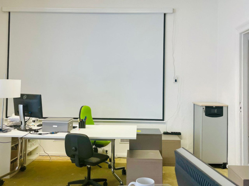 A clean office space suitable for workshops